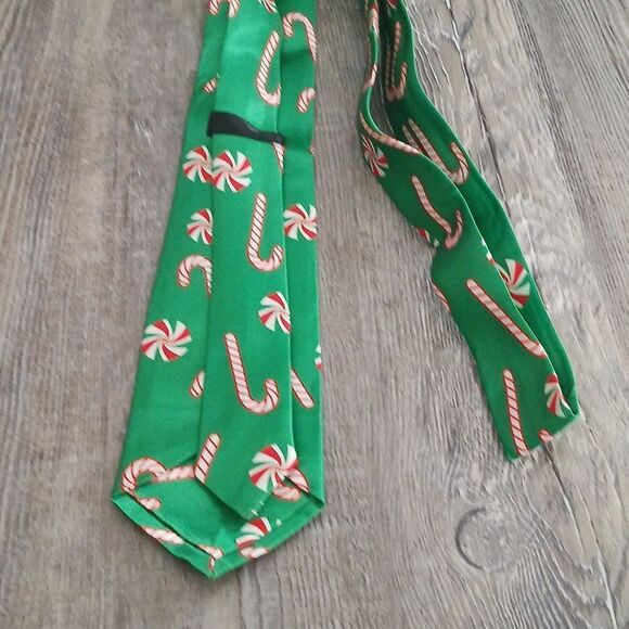 Christmas Necktie Christmas Party Fun Christmas Theme Print Tie Candy Canes NEW - Picture 4 of 5